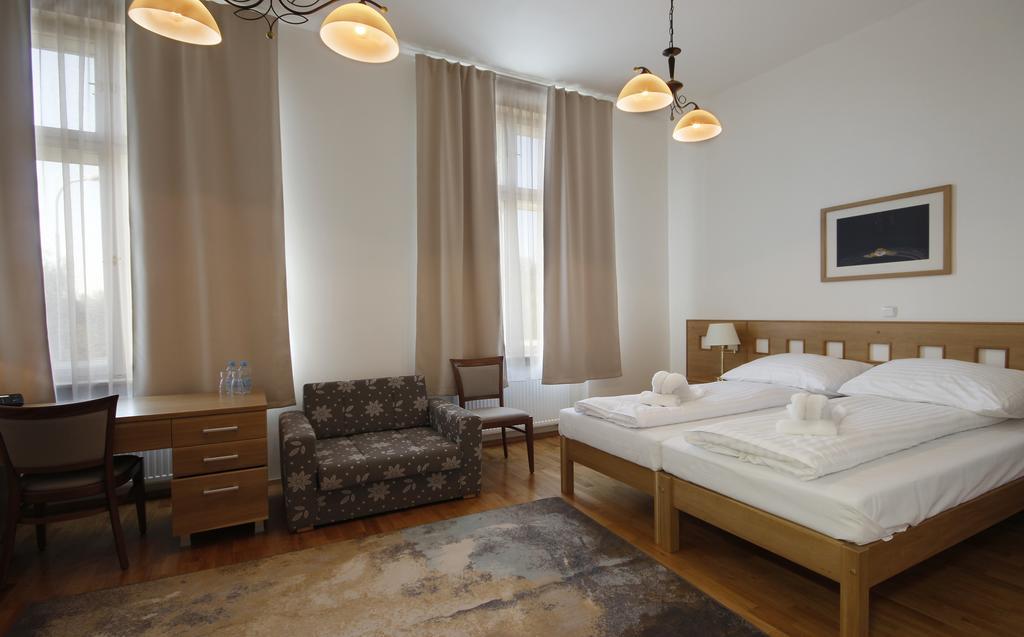 Hotel Pod Zelenym Dubem Bohumin Room photo