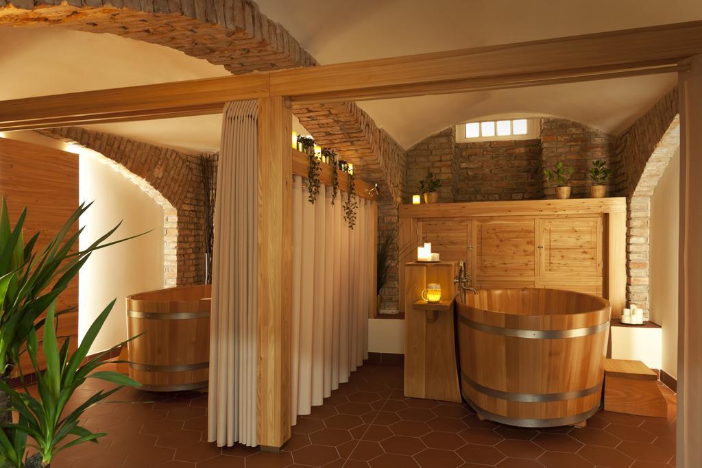 Hotel Pod Zelenym Dubem Bohumin Exterior photo